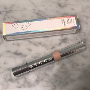 BECCA Light Shifter Brightening Concealer